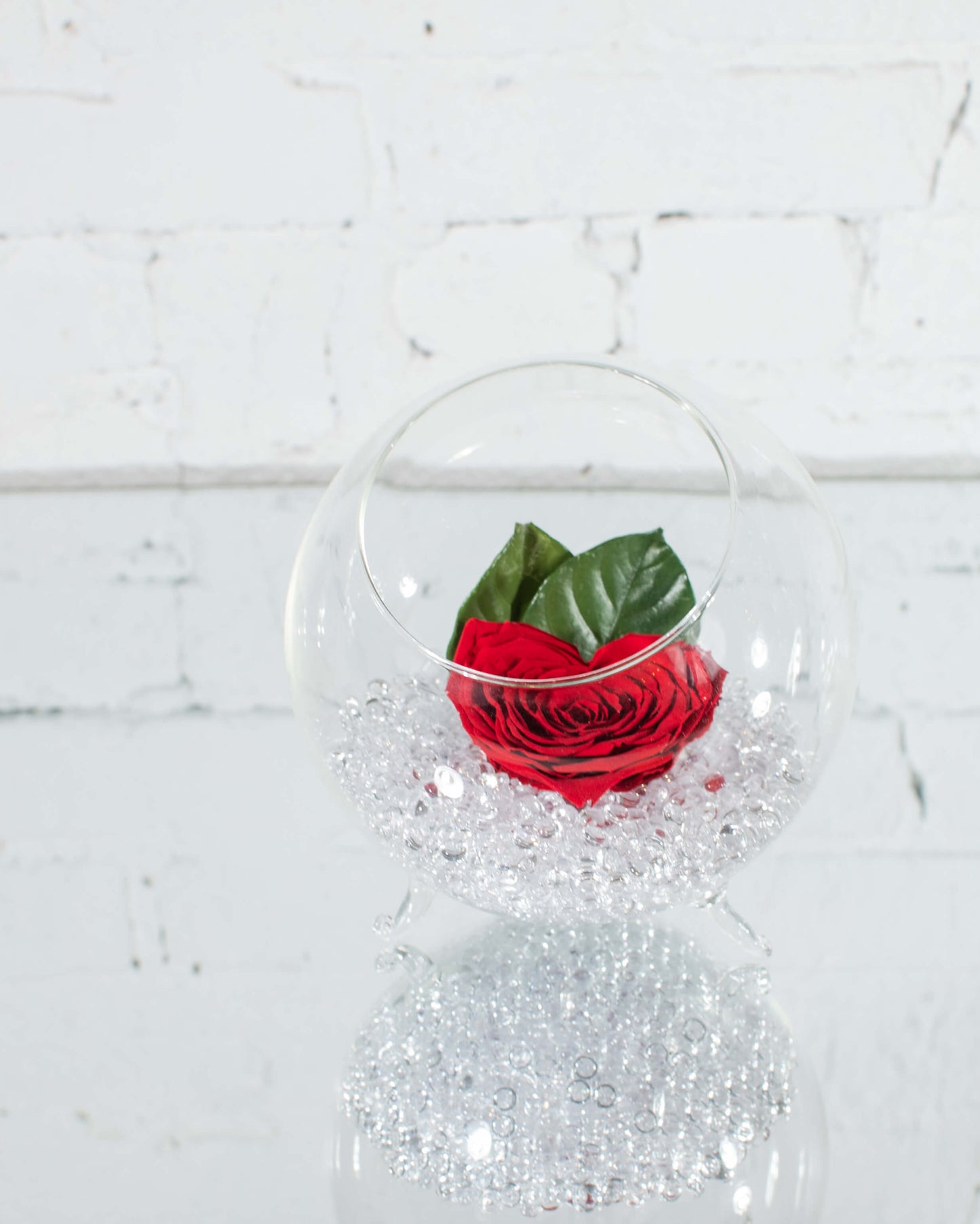 PETITE GLASS FISHBOWL VASE WITH HEART-SHAPED PRESERVED RED ROSE