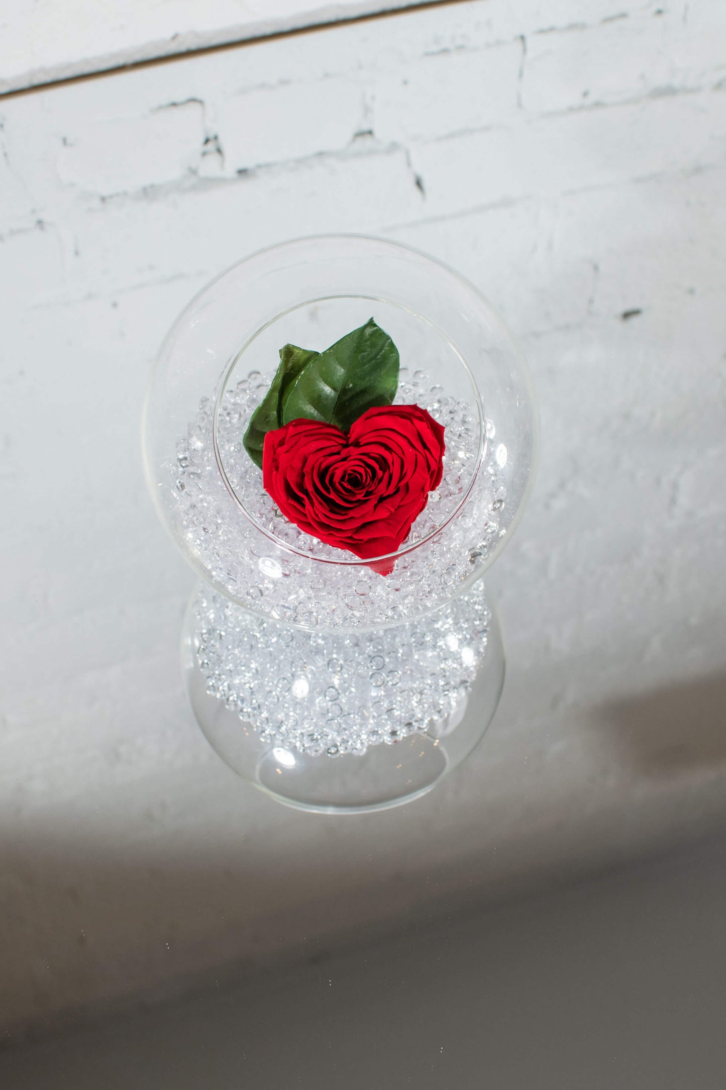 PETITE GLASS FISHBOWL VASE WITH HEART-SHAPED PRESERVED RED ROSE