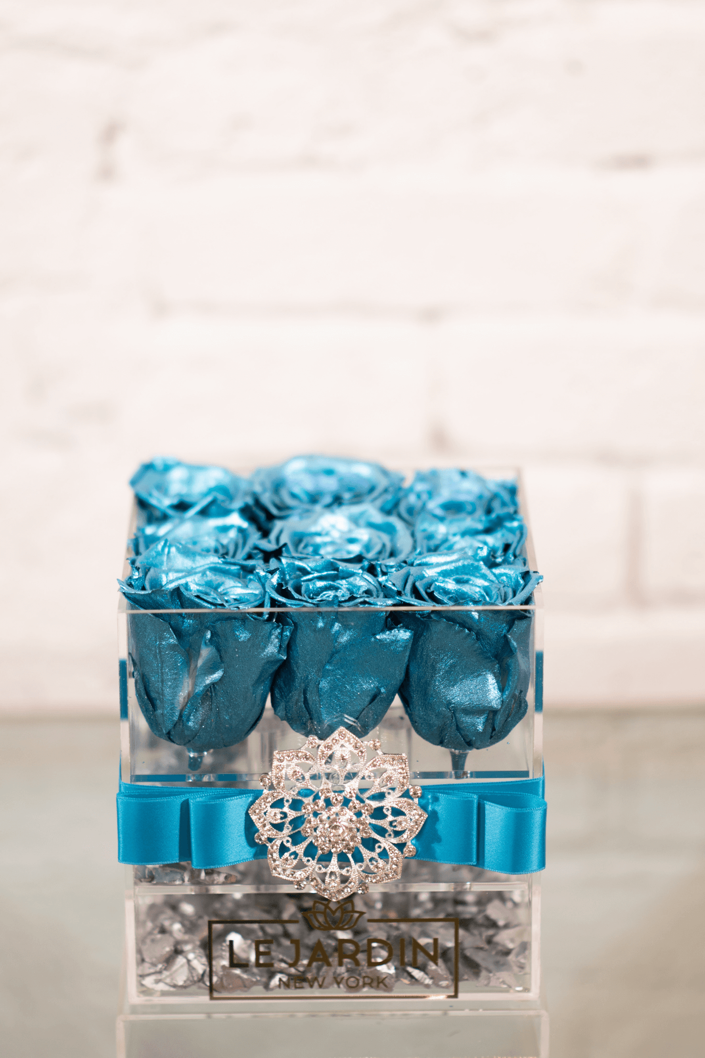 TRANSPARENT BOX WITH 9 METALLIC TURQUOISE PRESERVED ROSES